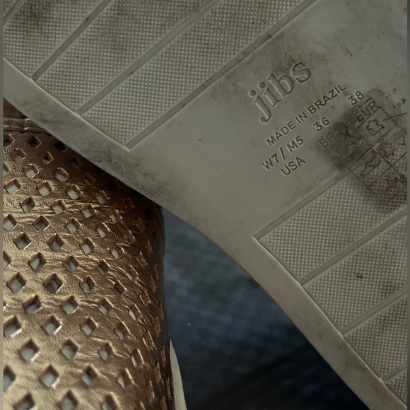 Jibs Classic Rose Gold Diamond Perforated Leather, Natural Cork Slip-Ons; Size 7 - Picture 5 of 11